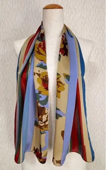 극미품! 2024 컬렉션 유키토리이 인터 블루 계열 롱 스카프