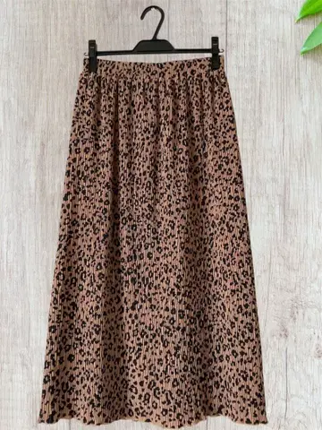 알파벳 레오파드 무늬 슬릿 롱 스커트 폴리에스테르