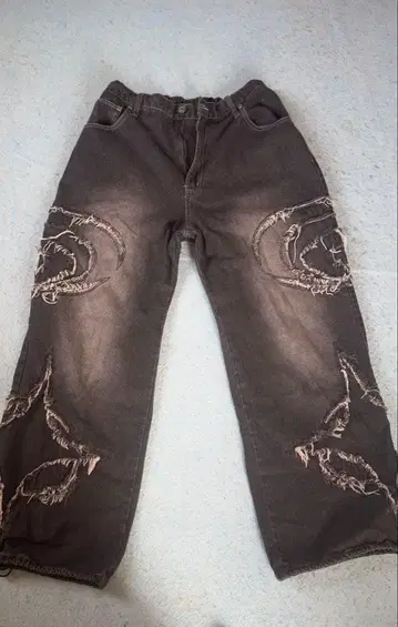 A'GEM/9 [ FREEDEE ] 브랜드의 컷오프 배기 데님