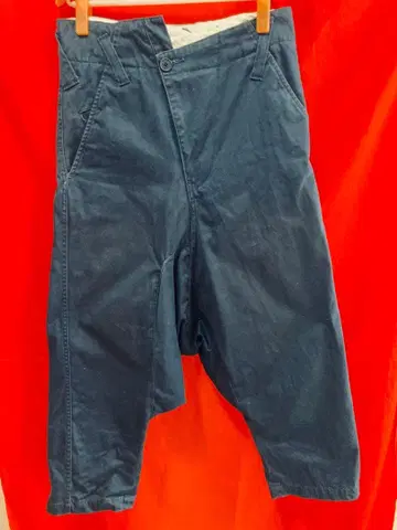 간류 좌우 비대칭 사루엘 크롭 치노 네이비 M