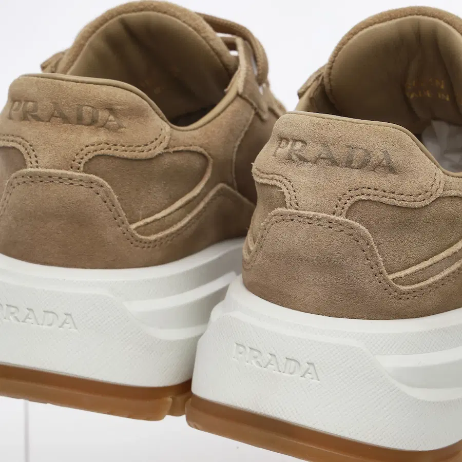 (W) Prada Prax 01绒面革运动鞋 米白色