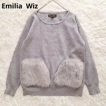 새상품급 에밀리아 위즈 포켓 퍼 니트탑 그레이