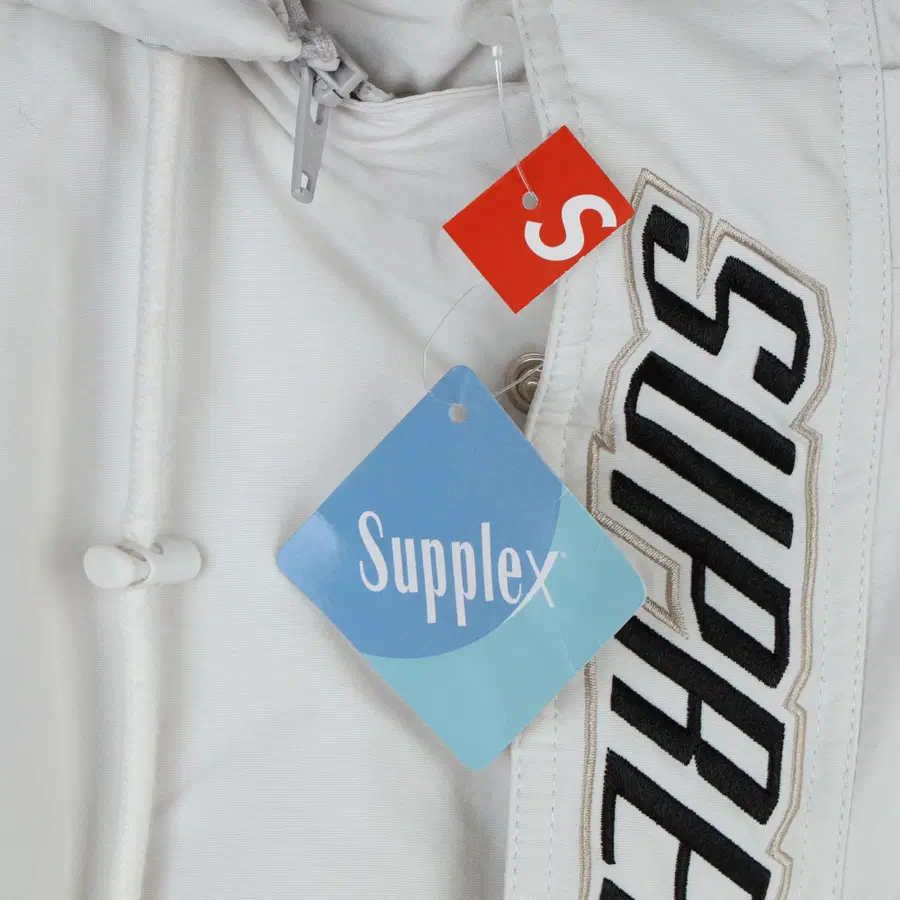 [S] Supreme Wildcat Sideline Puffer Jacket 灰色 - 23FW