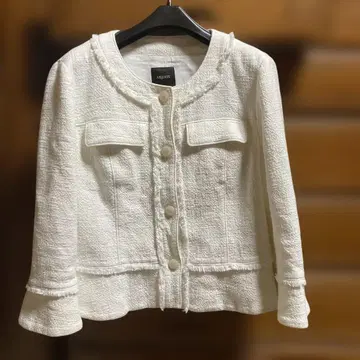 화이트 노카라 자켓 프린지 마무리