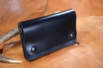 Horween사 크롬엑셀 트래커 지갑 미들 사이즈 블랙 차심