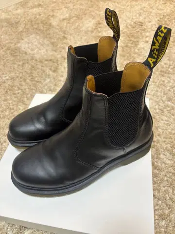 Dr. Martens 사이드 고어 부츠 블랙