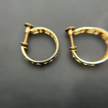 각인 585ms 골드 톤 스크류식 후프 귀걸이