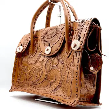 새상품급 카빙 트라이브스 마에스트라M 그레이스 콘티넨탈 핸드백