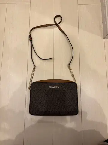 MICHAEL KORS 브라운 숄더백 체인