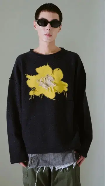 INSIDE OUT FLOWER MOTIF NEP SWEATER