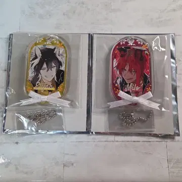 Honey Vibes 리본 타이 플레이트 아크릴 키체인 에리야 미로