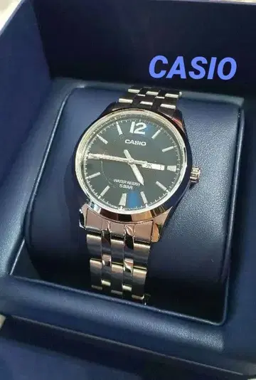 미사용 CASIO 카시오 쿼츠 손목시계 네이비 실버 스테인리스