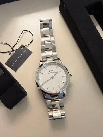 DW 쿼츠 손목시계 실버