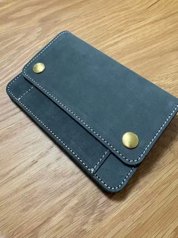 지폐에 접힌 자국이 남지 않는! 미들 트래커 월렛 실버 슬리퍼 블랙