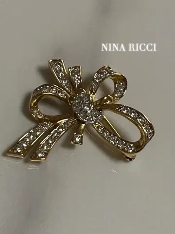 니나리치 리본형 브로치