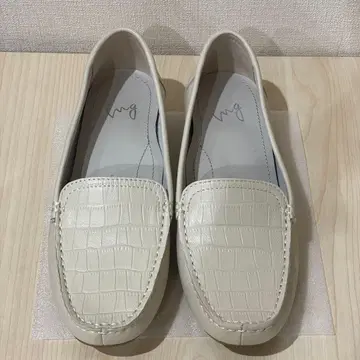 잉그 ing 여성용 로퍼 베이지 화이트 모카신 여성 신발 가죽