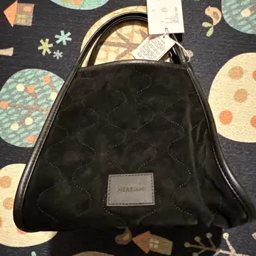 HERBARIUM 퀼팅 블랙 핸드백