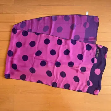 Carlos Falchi (카를로스 팔치) 도트 무늬 실크 스카프