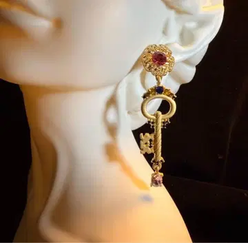 이탈리아 구매 플라워 x 크리스탈 귀걸이 새상품 골드 키