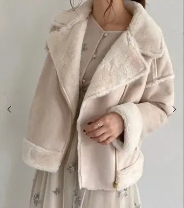 MAJESTIC LEGON 페이크 스웨이드 퍼 라이더스 M 아이보리