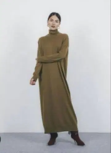 컨디션 최상 스태닝 루어 니트 원피스 맥시 터틀넥