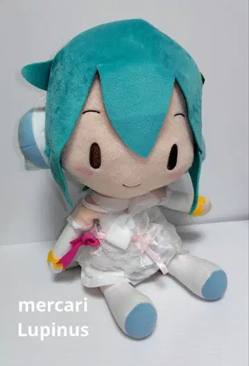 [ 하츠네 미쿠 ] 복슬복슬 봉제 인형 화이트 드레스 후와누이