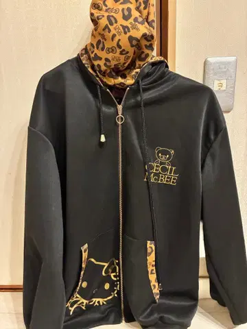 헬로키티 세실 맥비 저지 셋업 레오파드 블랙 Y2K