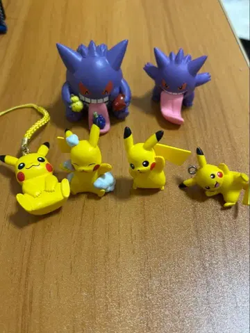 팬텀과 피카츄 피규어 세트