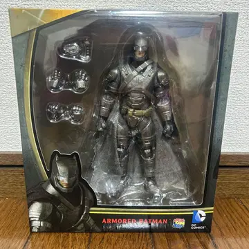 MAFEX 아머드 배트맨
