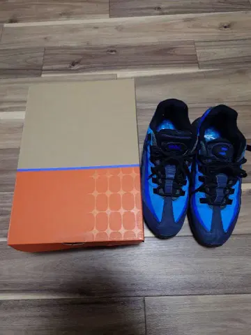 AIR MAX 95 SP 옵시디언/블랙/하이퍼 블루 10