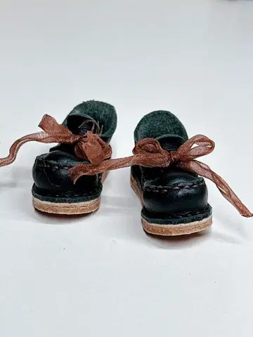 브라이스 이마 주름 리본 숏부츠 블랙