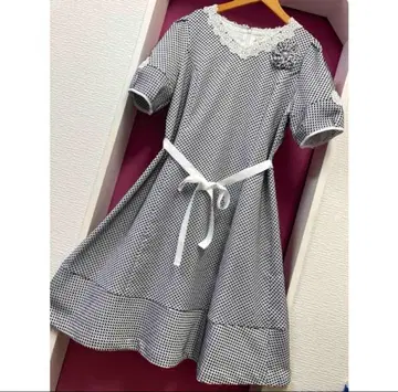 슈퍼 뷰티 카탈로그 게재 가슴 부분 레이스가 귀여운 퍼프 슬리브 원피스