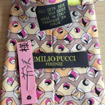 에밀리오 푸치 넥타이