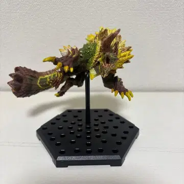 몬스터 헌터 금뢰공 진오우거 피규어