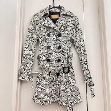 세실 맥비 CECIL McBEE 꽃무늬 코트