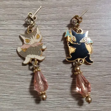 와치필드 고양이 귀걸이