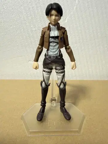 [상자 없음, 본체 약간의 하자] figma 진격의 거인 리바이