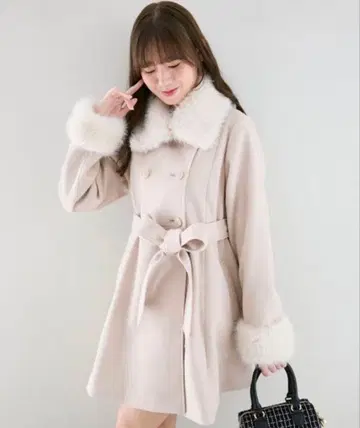 멀티way 인조 모피 칼라 플레어 코트 MAJESTIC LEGON