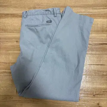 BOSS 그레이 치노 팬츠