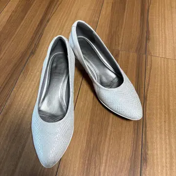 fit fit 화이트 스네이크 스킨풍 하이힐