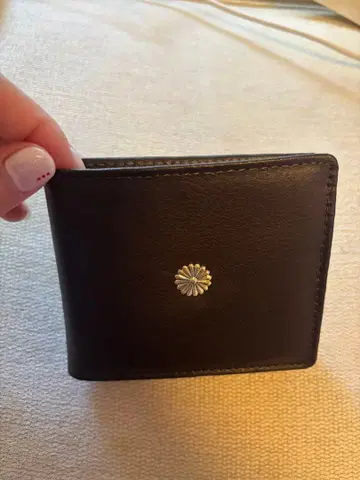 다크 브라운 황궁 국화 문양 소가죽 지갑