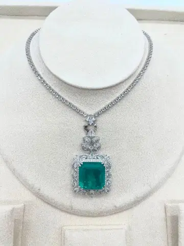 초거대 에메랄드 쿼츠 펜던트 목걸이