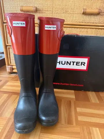 HUNTER 헌터 버클 장화 빨간색과 블랙