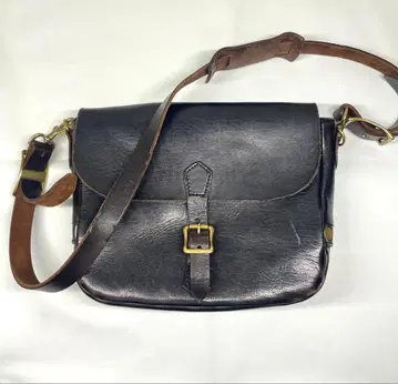 vasco 가죽 포스트맨백 스몰 블랙 차심 숄더백