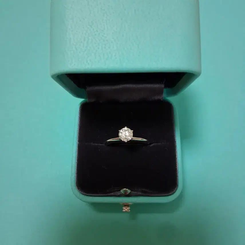 티파니앤코 새상품)티파니 5.7부 다이아 플래티늄 반지(0.57ct) 사진 3