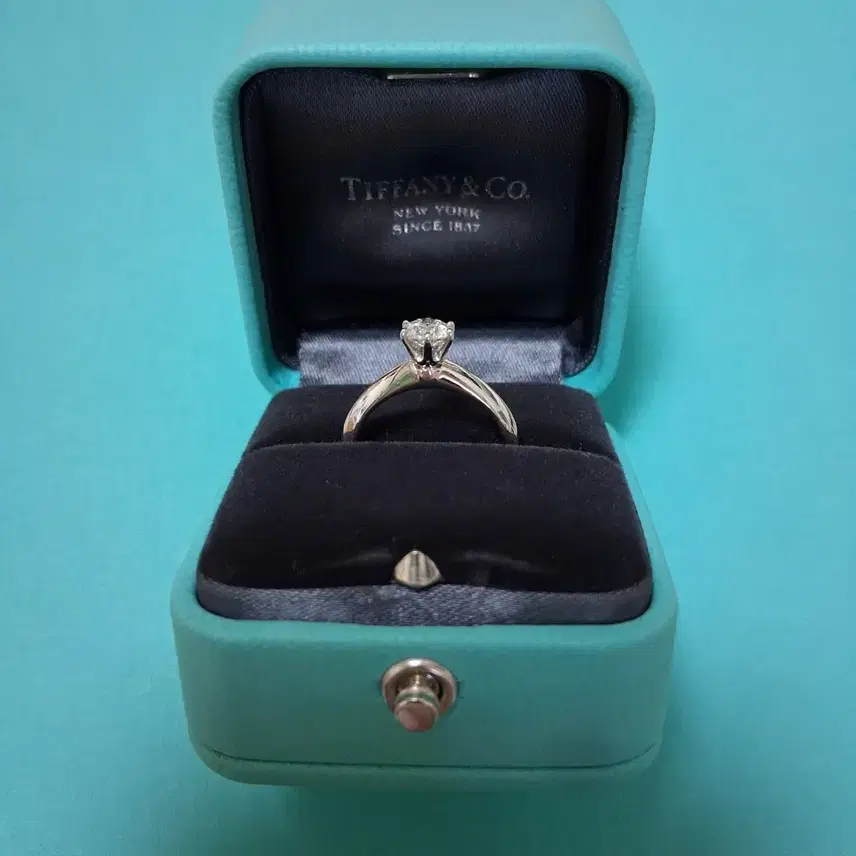티파니앤코 새상품)티파니 5.7부 다이아 플래티늄 반지(0.57ct) 사진 4