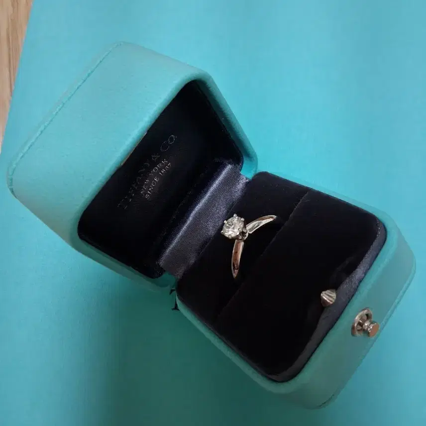 티파니앤코 새상품)티파니 5.7부 다이아 플래티늄 반지(0.57ct) 사진 5