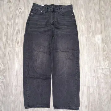 H&M 블랙 스트레이트 데님 팬츠