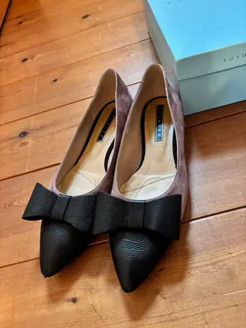 요시토 리본 포함 스틸레토 슈즈 더스티 핑크