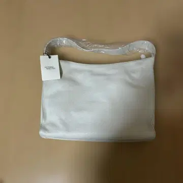 NOTHING WRITTEN 화이트 숄더백